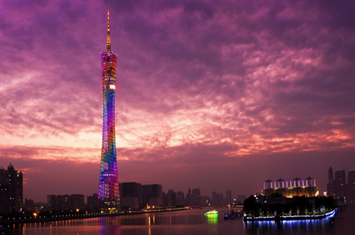 一年花10万旅行，老年人玩出万亿市场